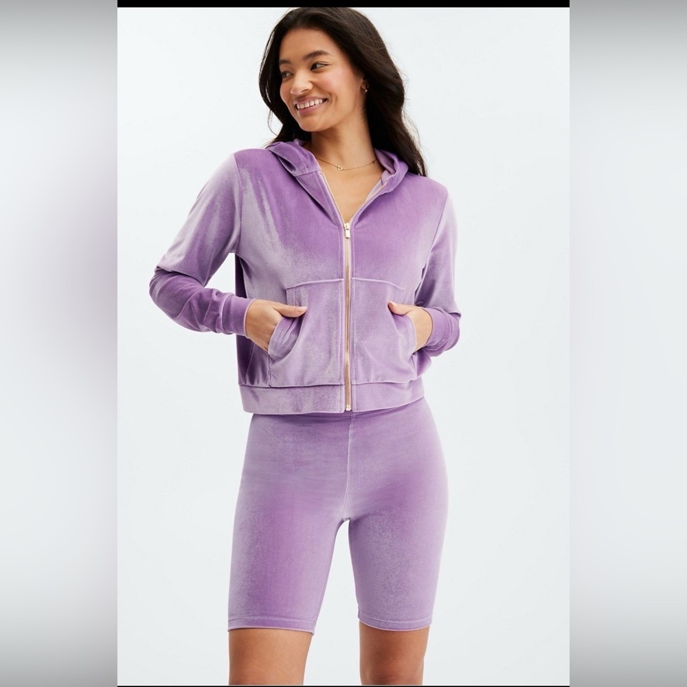 Fabletics lilac purple velour Hoofie full-zip
Size Medium